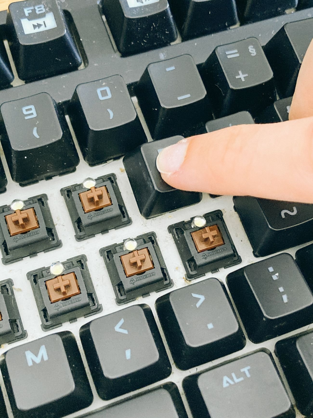 Cómo quitar y poner las teclas de un teclado mecánico